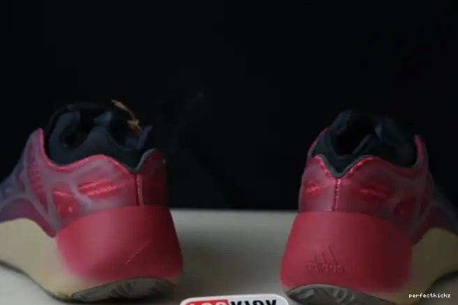 Yeezy GW1814 V3 Fade 700 Carbon Adidas 0602